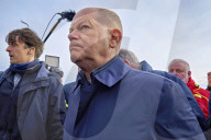 NEWS - Bundeskanzler Olaf Scholz beim Besuch des Hochwassergebiets an der Aller an Silvester