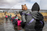 NEWS -  Weiterhin Flüchtlingskrise an der Grenze zwischen den Vereinigten Staaten und Mexiko
