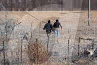 NEWS -  Weiterhin Flüchtlingskrise an der Grenze zwischen den Vereinigten Staaten und Mexiko
