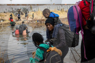 NEWS -  Weiterhin Flüchtlingskrise an der Grenze zwischen den Vereinigten Staaten und Mexiko
