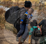 NEWS -  Weiterhin Flüchtlingskrise an der Grenze zwischen den Vereinigten Staaten und Mexiko
