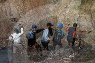 NEWS -  Weiterhin Flüchtlingskrise an der Grenze zwischen den Vereinigten Staaten und Mexiko
