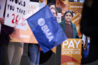 Junior doctors' leaders warn of more strikes unless ministers make new offer