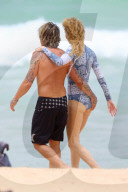 EXKLUSIV - Nicole Kidman, ihr Mann Keith Urban und ihre Tochter Faith wurden beim Schwimmen an einem Strand in Sydney