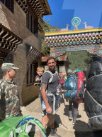 FEATURE - Der 2-jŠhrige Brite Carter Dallas erreicht als jŸngstes Kind in der Geschichte das Basislager des Mount Everest