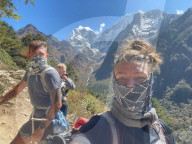 FEATURE - Der 2-jŠhrige Brite Carter Dallas erreicht als jŸngstes Kind in der Geschichte das Basislager des Mount Everest