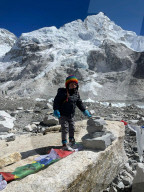 FEATURE - Der 2-jŠhrige Brite Carter Dallas erreicht als jŸngstes Kind in der Geschichte das Basislager des Mount Everest