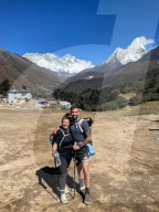 FEATURE - Der 2-jŠhrige Brite Carter Dallas erreicht als jŸngstes Kind in der Geschichte das Basislager des Mount Everest