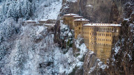 FEATURE - Schneedecke über dem Sumela-Kloster in der türkischen Stadt Trabzon