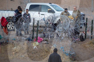 NEWS - USA: Migranten versuchen trotz aller Grenzsicherung, die texanische Grenze zu überqueren
