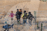NEWS - USA: Migranten versuchen trotz aller Grenzsicherung, die texanische Grenze zu überqueren