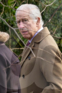 ROYALS - König Charles und Königin Camilla in der Kirche von Sandringham am Sonntag