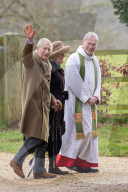 ROYALS - König Charles und Königin Camilla in der Kirche von Sandringham am Sonntag