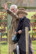 ROYALS - König Charles und Königin Camilla in der Kirche von Sandringham am Sonntag