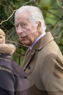 ROYALS - König Charles und Königin Camilla in der Kirche von Sandringham am Sonntag
