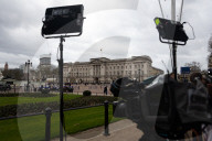 ROYALS - Medienteams vor dem Buckingham Palace in London
