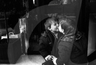 FEATURE - Zum Valentinstag: "Kiss" - Fotografien zum Thema "Liebe" von Brian Harris