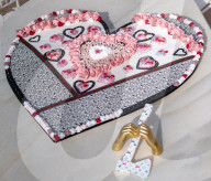 World's biggest Valentine's cookie to celebrate a divorce