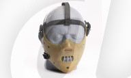 FEATURE - Hannibal Lecters unheimliche Maske aus "Das Schweigen der Lämmer" ist für satte 168.000 Pfund verkauft worden