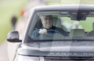 ROYALS - Prince Andrew beim Ausritt durch den Park von Schloss Windsor