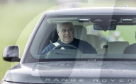 ROYALS - Prince Andrew beim Ausritt durch den Park von Schloss Windsor