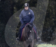 ROYALS - Prince Andrew beim Ausritt durch den Park von Schloss Windsor