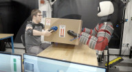 Robot can use all its body to grasp and carry just like a human