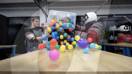 Robot can use all its body to grasp and carry just like a human