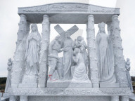 'A clash of cultures': Irish opinion split over Travellers' elaborate headstones
