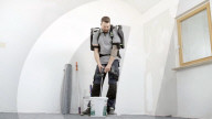 Exo skeleton that lightens overhead work
