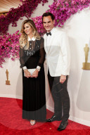 PEOPLE - Oscars 2024: Roger Federer und Frau Mirka strahlen auf dem roten Teppich