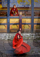FEATURE - Mönche tanzen und zeigen traditionelle rituelle Darbietungen in Bhutan