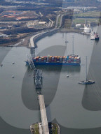 NEWS - Einsturz einer Brücke in Baltimore nach Zusammenstoss mit einem Frachtschiff