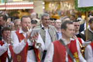 Prost: Politiker auf dem Nürnberger Frühlingsvolksfest 