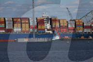 Die Bergungsarbeiten gehen weiter: Das havarierte Containerschiff Dali im Hafen von Baltimore