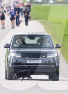 ROYALS -  Prinz Andrew bei einem Asritt durch den Schlosspark auf Windsor
