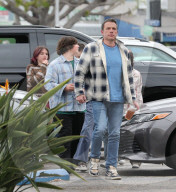 PREMIUM EXCLUSIVE Cool dad Ben Affleck crazy carpooling with Fin and Emme friends