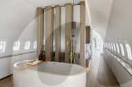 Boeing 737 turned into holiday villa for high flyers