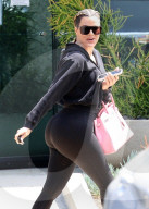 *EXCLUSIVE* Khloe Kardashian Showcases her Curves after a Business Meeting in Calabasas***web must call for pricing***