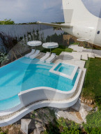 FEATURE - Eine Villa auf Bali, die aus einem Privatjet gebaut wurde
