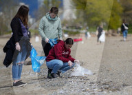 CANADA-VANCOUVER-EARTH DAY-BEACH CLEANUP