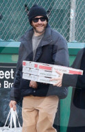 *EXCLUSIVE* Pizza Party! Jake Gyllenhaal is all smiles as he stocks up on Groceries and 3 Pizza Pies with a Friend in NYC