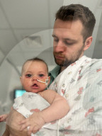 FEATURE - Georgia House, deren Baby Margot mit Masern ins Krankenhaus eingeliefert wurde, bittet die Menschen sich impfen zu lassen