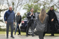 Exclusif - No Web - Le président Emmanuel Macron et sa femme Brigitte lors du match de charité avec le Variétés Club de France au profit des Pièces Jaunes à Plaisir