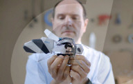 Bionic bee flies autonomously and swarms