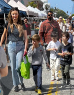 EXCLUSIVE: Miranda Kerr Is Seen While Out Shopping At The Farmers Market In Santa Monica, Ca - 01 May 2024