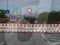 Nadelöhr Köhlbrandbrücke: Für dringende Bauarbeiten wird Hamburgs markantes Hafenbauwerk das Wochenende über gesperrt