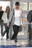 *EXCLUSIVE* Chris Hemsworth Arrives at JFK Airport in NYC with Parents in Tow!