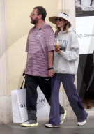 EXCLUSIVE - Adam Sandler mit seiner Frau Jackie und ihrer Tochter beim Einkaufen und Sightseeing in Rom.