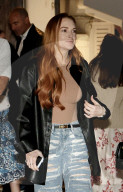 EXCLUSIVE - Lindsay Lohan und Ehemann Bader Shammas gehen abends aus der Insel Mykonos,